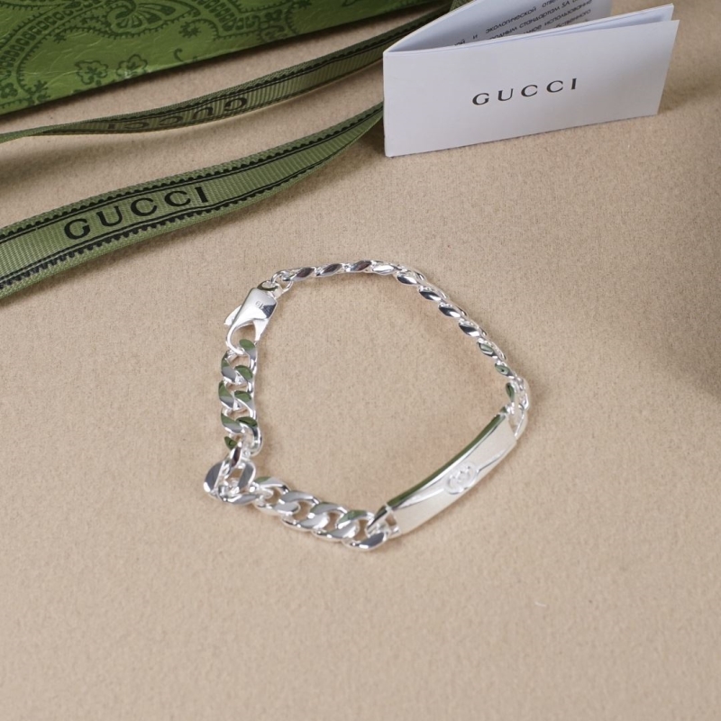 G*u*i bracelets